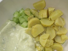 pellkartoffeln-gurken-salatsosse.JPG