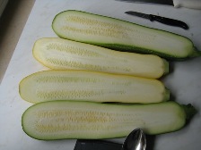zucchini-langs-aufschneiden.JPG